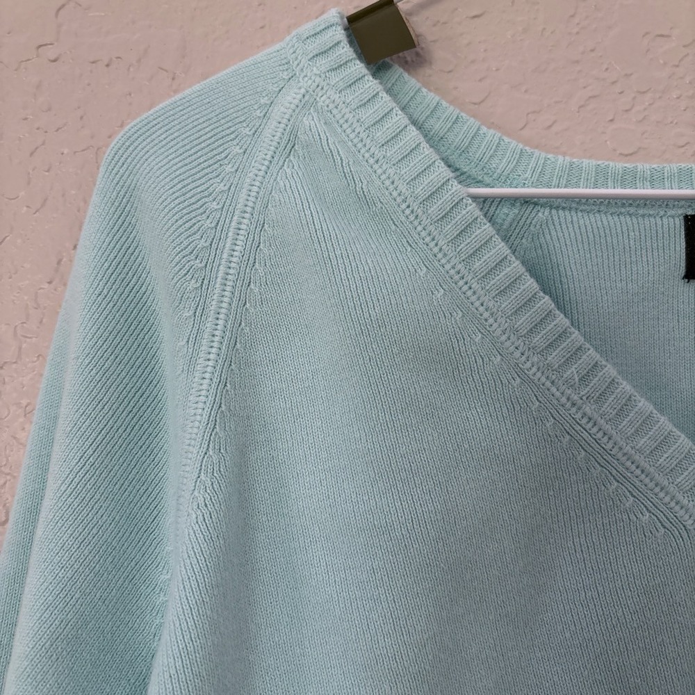 Eddie Bauer 100% Cotton baby blue v-neck cable knit sweater - Picture 3 of 6